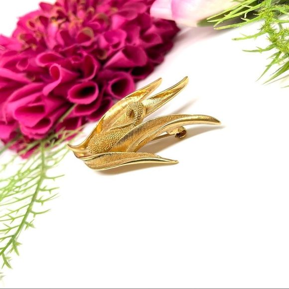 VINTAGE⚜️RARE MONET Wheat Brushed Golden Brooch - Picture 4 of 9